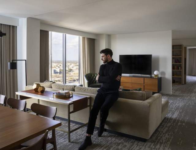 LIFE IS SUITE