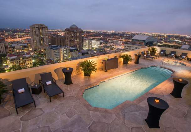 Magnolia Hotel Houston Pool